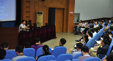 如皋市教育局教研室丁非主任来我校交流