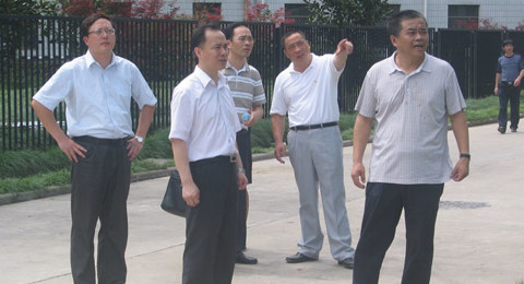 8月29日宋乐伟区长等领导莅临我校指导